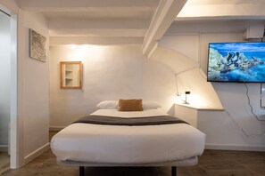 アパートメント | 1 室のベッドルーム、デスク、アイロン / アイロン台