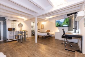 อพาร์ทเมนท์ | 1 ห้องนอน, โต๊ะทำงาน, เตารีด/โต๊ะรีดผ้า