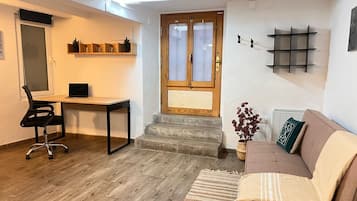 Lejlighed | 1 soveværelse, skrivebord, strygejern/strygebræt