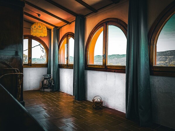 5 habitaciones y escritorio 