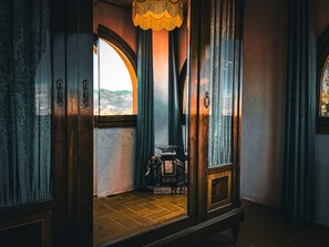 House | Desk