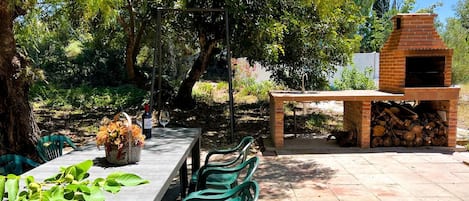 House | 5 bedrooms, desk