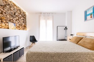 Apartamento | 1 dormitorio y tabla de planchar con plancha
