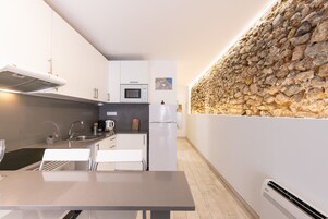 Apartamento | 1 dormitorio y tabla de planchar con plancha