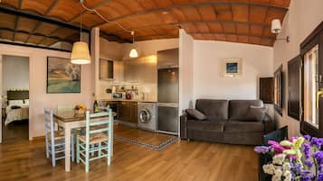 Departamento | 1 habitación y tabla de planchar con plancha