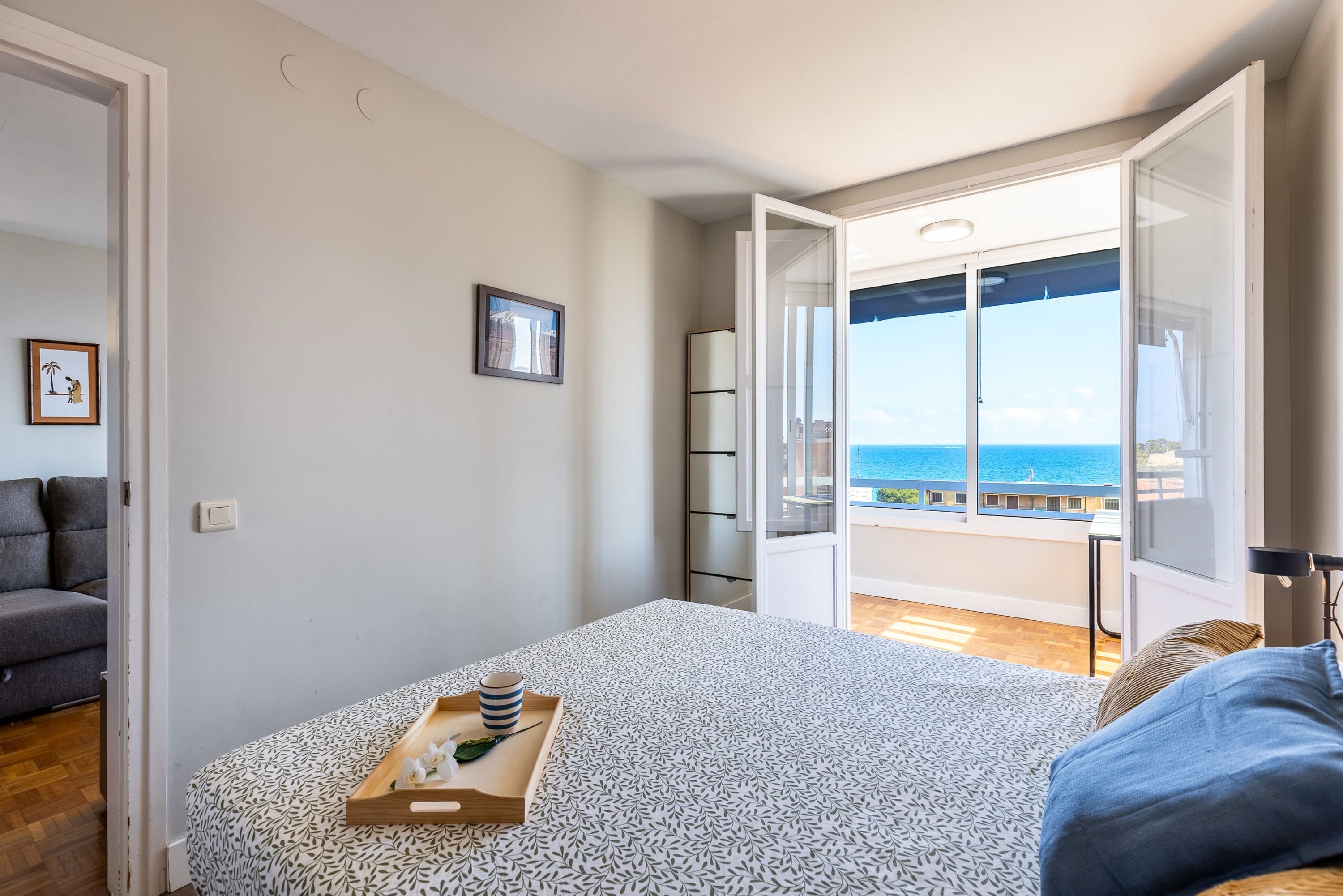 Apartment | 2 bedrooms, desk