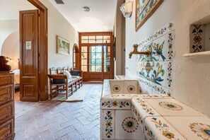 Villa | Schreibtisch, Internetzugang