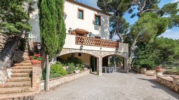 Villa | 9 bedrooms, desk, Internet