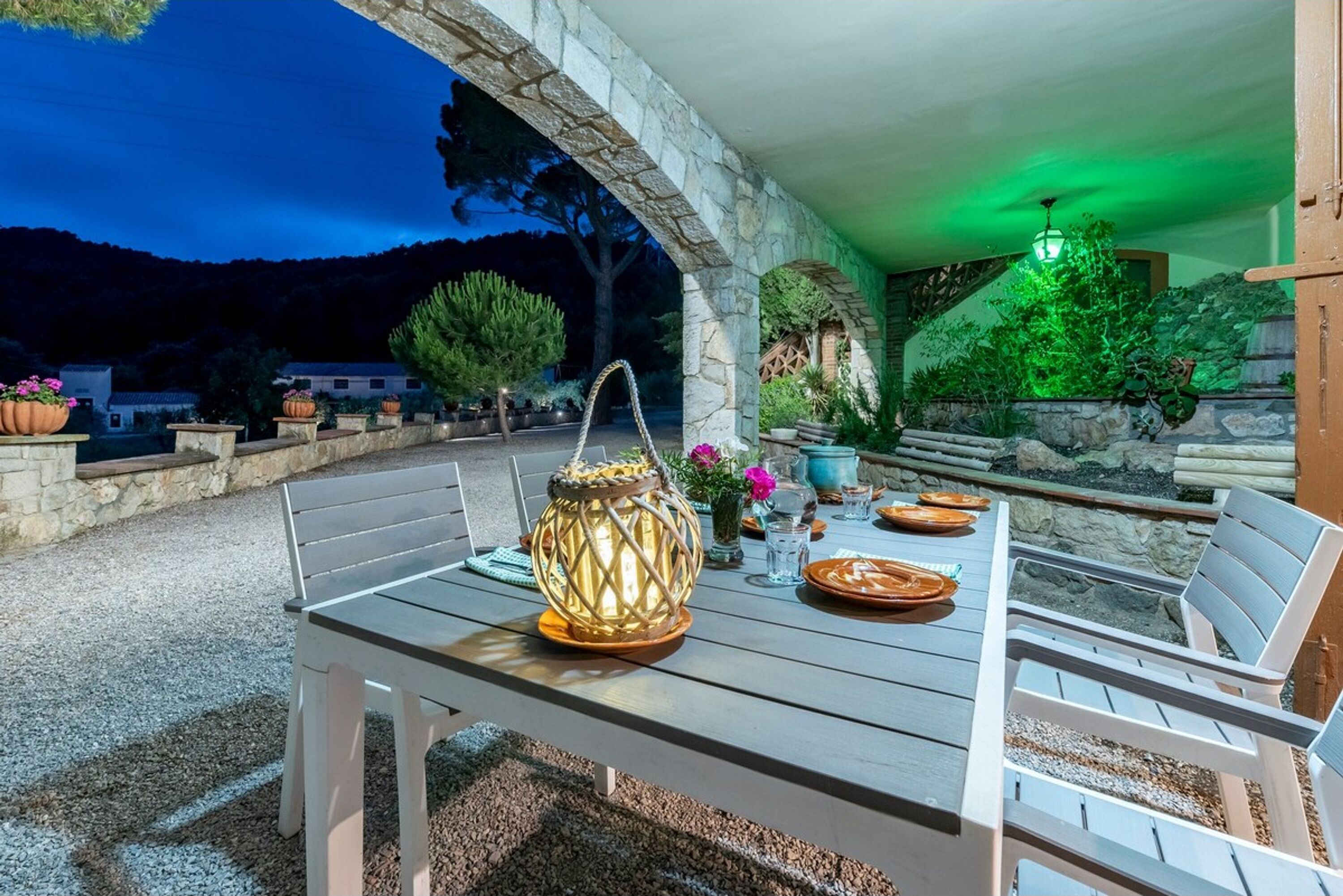 House | 9 bedrooms, desk, Internet