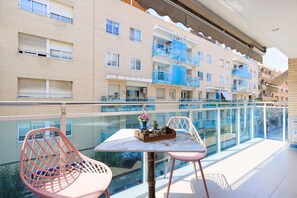 Appartement | 3 slaapkamers, een bureau, internet