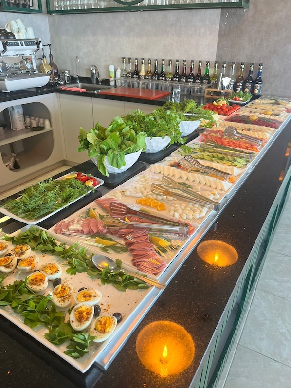 Free daily buffet breakfast - Blue Lake Otel (Beysehir)