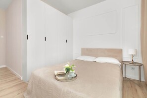 2 bedrooms, iron/ironing board, WiFi