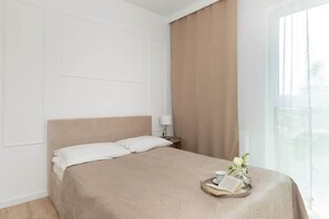 2 bedrooms, iron/ironing board, WiFi