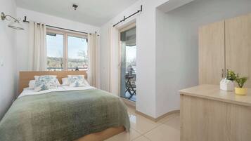 2 habitaciones, tabla de planchar con plancha, wifi y ropa de cama