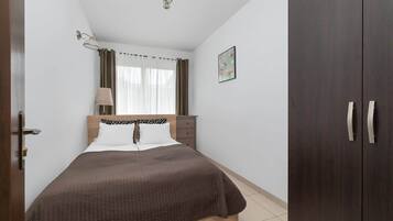 3 quartos, ferros/tábuas de passar roupa, Wi-Fi, roupa de cama