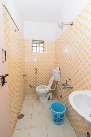 Deluxe Room, Garden View | Bathroom | Shower, towels - Hotel Natasha Regency (Bengaluru)