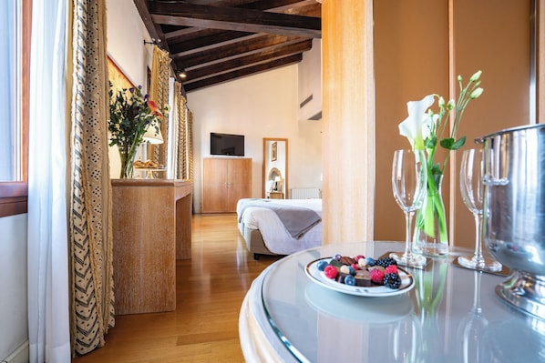 Free minibar, desk, free WiFi, bed sheets - Residenza San Marco (Venice)