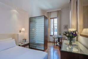 免费 WiFi、床单