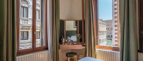 واي فاي مجانًا وملاءات أسرّة