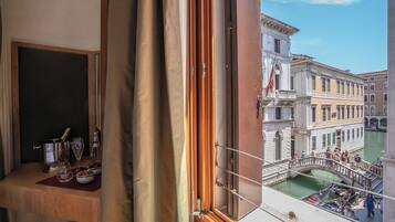 Chambre Double Supérieure | Articles gratuits dans le mini-bar, bureau, Wi-Fi gratuit, draps fournis