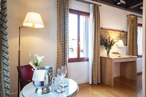 Free minibar, desk, free WiFi, bed sheets - Residenza San Marco (Venice)