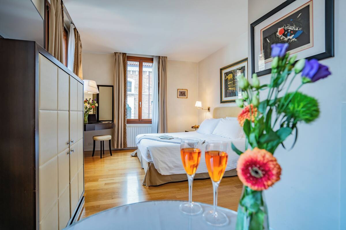 Superior Double Room, Canal View | Minibar (free items), desk, WiFi (free), bed sheets