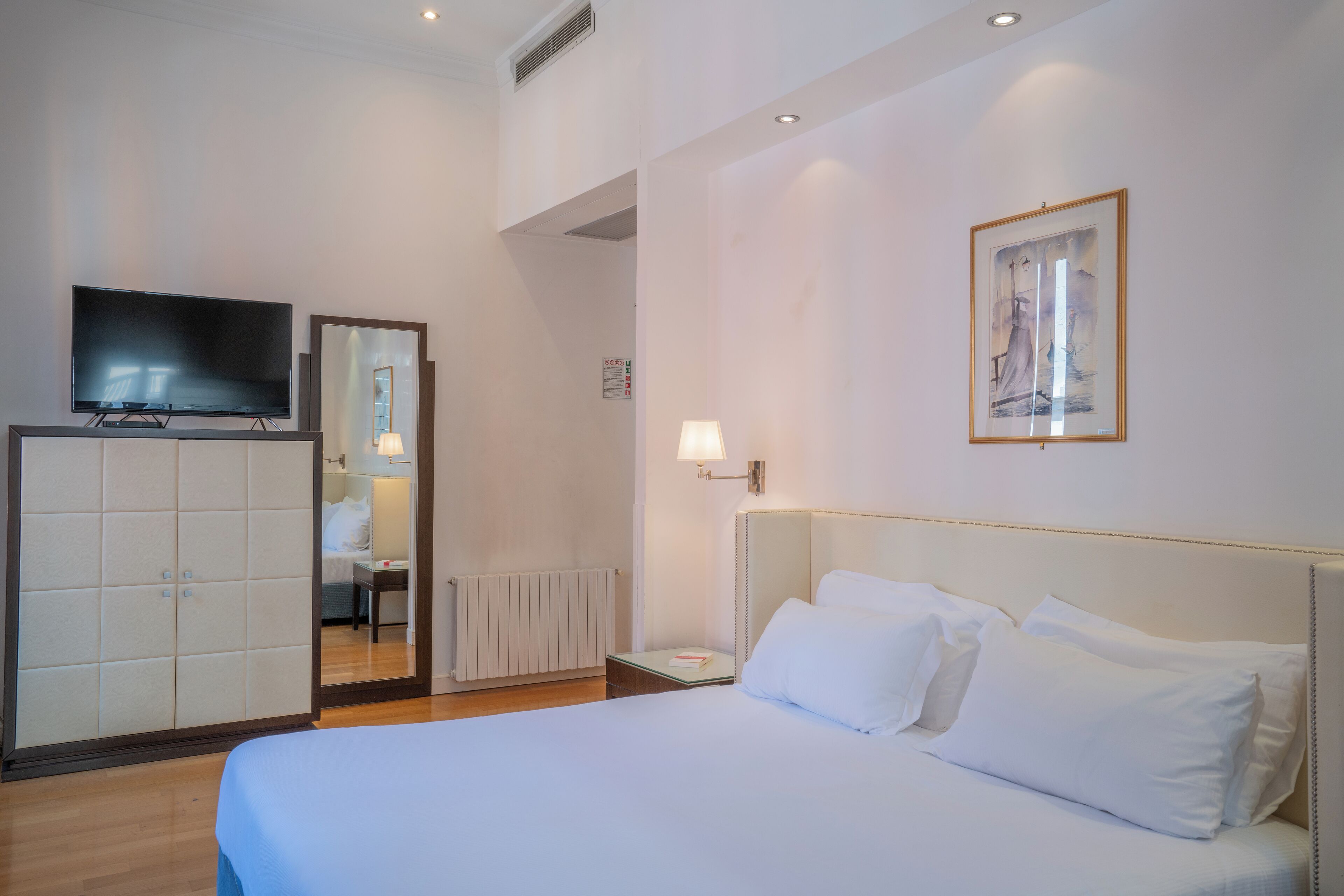 Romantic Double Room | Free minibar, desk, free WiFi, bed sheets