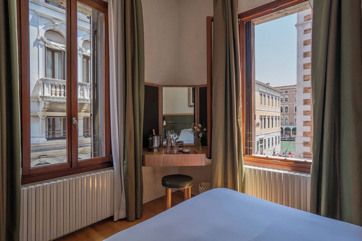 Superior Room, Balcony, Canal View | Minibar (free items), desk, WiFi (free), bed sheets