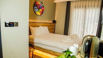 Standardzimmer, 1 Queen-Bett, zum Garten hin | Minibar, Schreibtisch, kostenloses WLAN