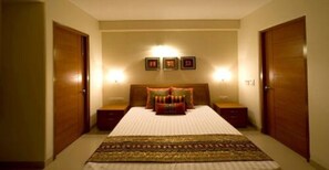 Free WiFi, bed sheets - Goroomgo Noida Royal Residency (Noida)
