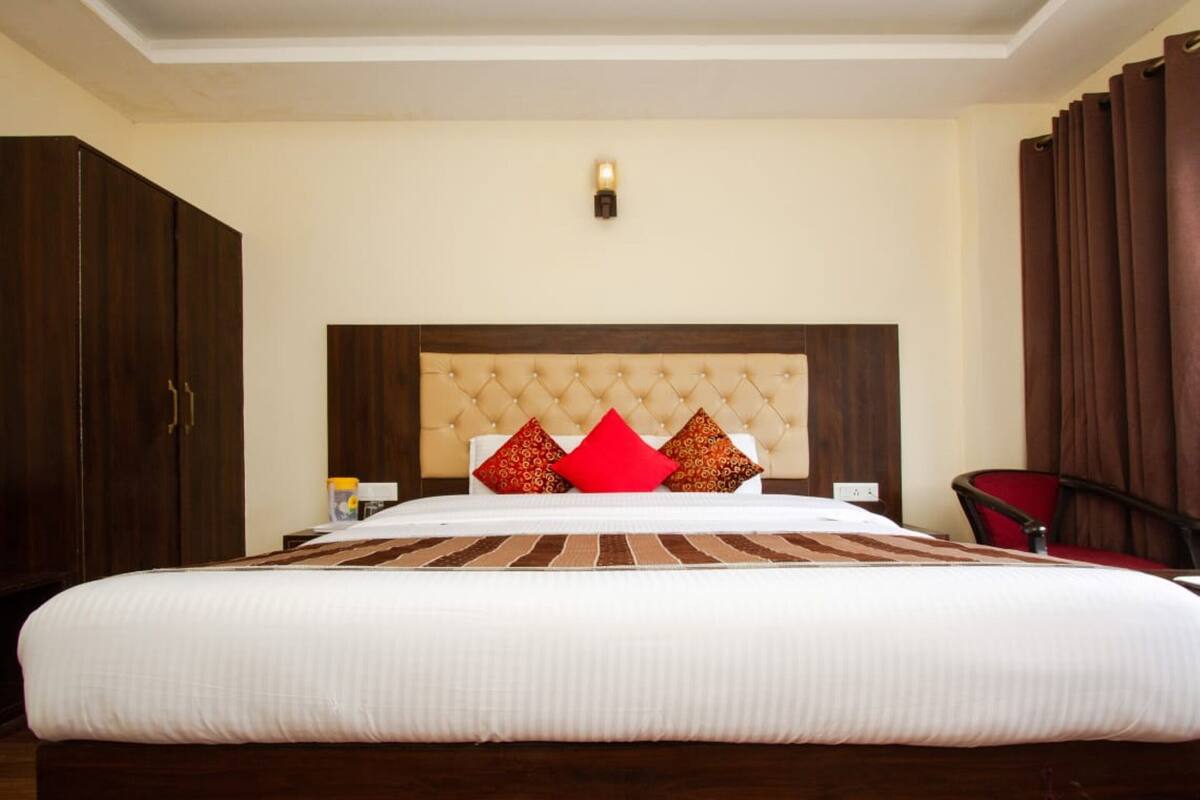 Chambre Deluxe double, vue sur la ville | Accès au Wi-Fi (inclus), literie fournie