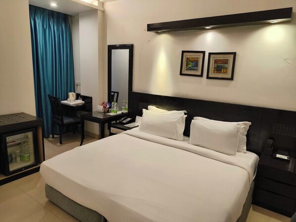 Standard Double Room, City View | Free WiFi, bed sheets - Goroomgo Noida Royal Residency (Noida)
