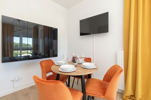 4 chambres, ameublement unique, bureau