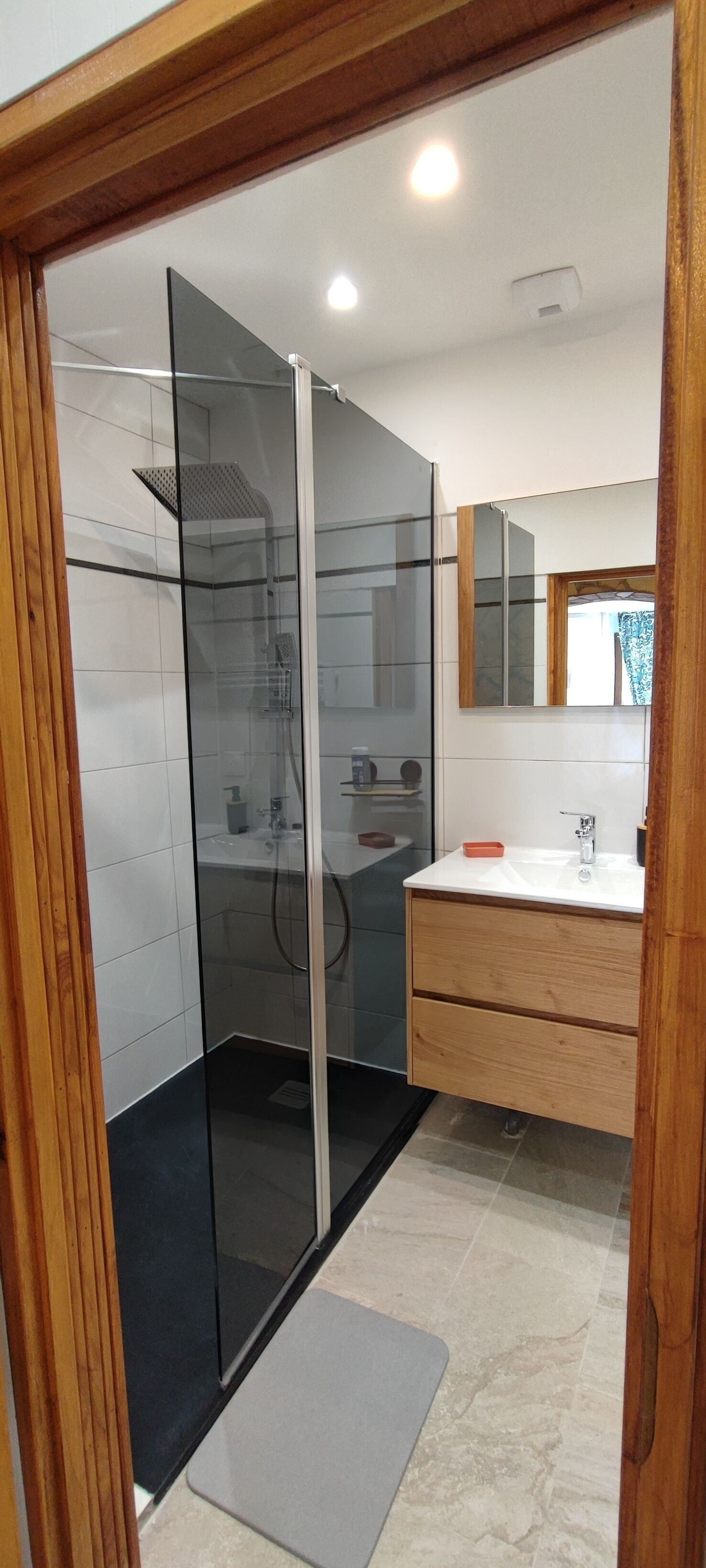 Dusche, Handtücher, Toilettenpapier