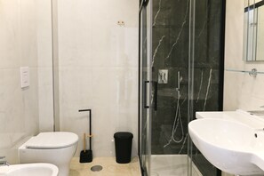 Classic-Suite, Gartenblick | Badezimmer | Haartrockner