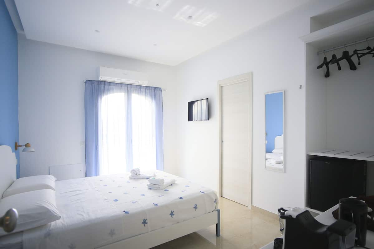 1 bedroom, desk, soundproofing, free WiFi