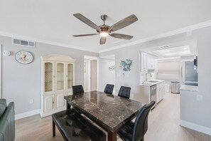 Dining - New 2024 Remodel - 2 BR 1.5BA - Madeira Norte #407 (Madeira Beach)
