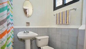 Chambre Confort, vue ville | Salle de bain