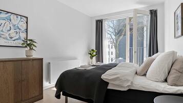 2 bedrooms, desk, iron/ironing board, WiFi