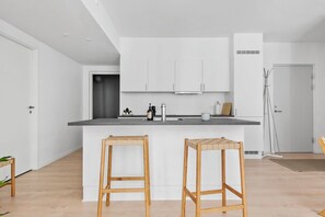 Refrigerador, horno, placa de cocina, lavavajillas