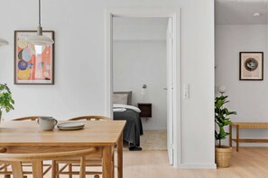 2 sovrum, skrivbord, strykjÀrn/strykbrÀda och wi-fi