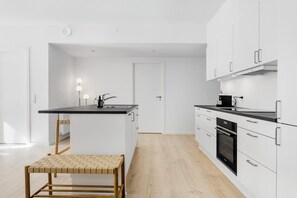 Refrigerador, horno, parrilla de estufa y lavavajillas 