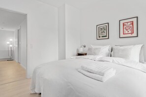 2 slaapkamers, een bureau, een strijkplank/strijkijzer, wifi