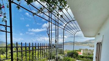 Nhà | 4 phòng ngủ, bàn