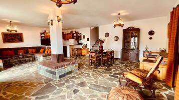 Nhà | 4 phòng ngủ, bàn