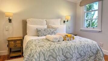 1 Schlafzimmer, Zimmersafe, Schreibtisch, Bügeleisen/Bügelbrett