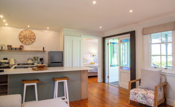 Interior - Wonderful, peaceful garden cottage with incredible vineyard to mountain views (Cape Town)