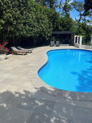 Outdoor pool, a heated pool - Wonderful, peaceful garden cottage with incredible vineyard to mountain views (Cape Town)