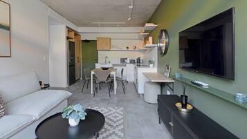 One Bedroom | Área de estar | Smart TV 24 polegadas com canais digitais, Netflix