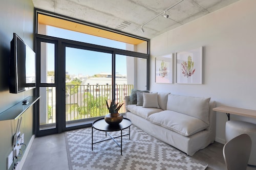 SIX ON N - Fluent Serviced Apartments